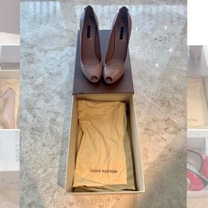 Louis Vuitton Nude Pumps